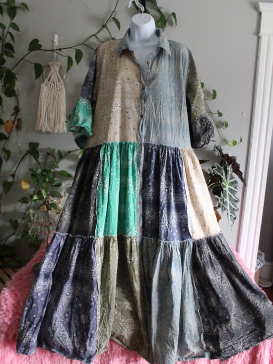 Oli & Hali Dresses & Skirts - Oli & Hali Patchwork Bandana Print Tiered Maxi Dress Size L Fits XL–2XL